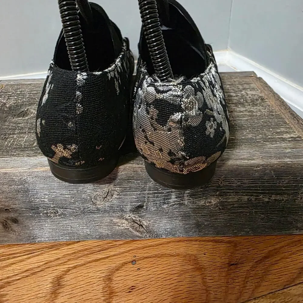 Indigo Rd. Black Floral Brocade Loafers Silver Chain Detail Size 7M